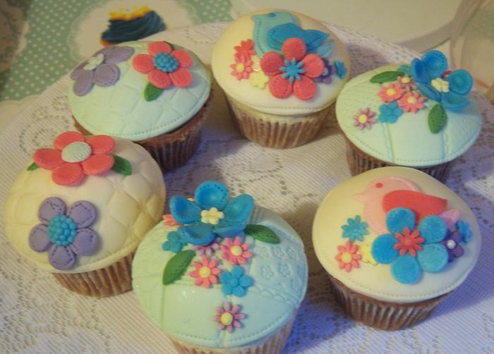 Applique style Floral cupcakes