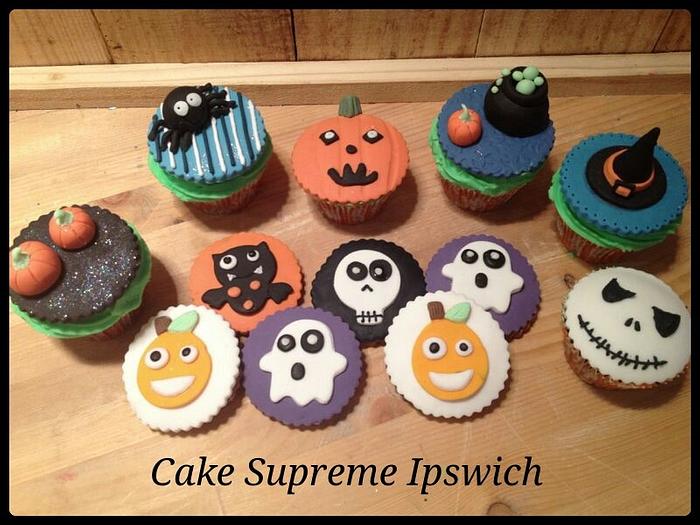 Halloween cupcake and cookies