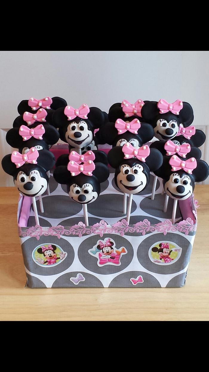 Minnie Mouse cakepops 