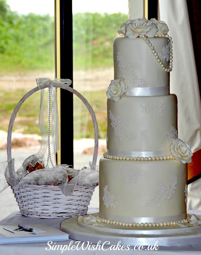 Double Barrel vintage Wedding Cake