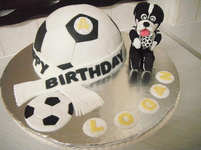 A cake for a football fan