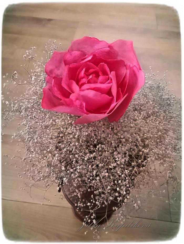 Růže z jedlého papíru