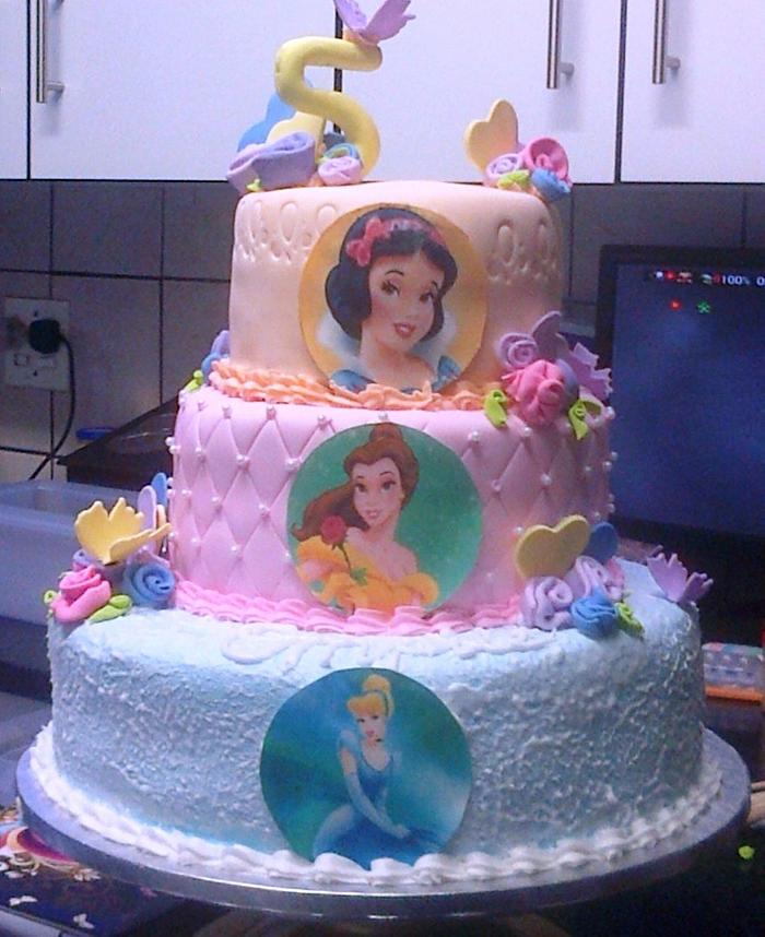 bolo princesas disney  Princess birthday cake, Disney princess birthday  cakes, Princess cake