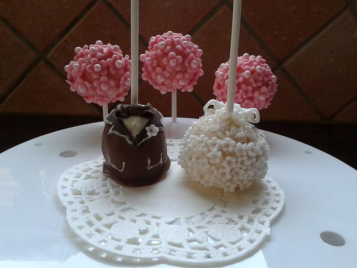 Cake pops for the wedding party