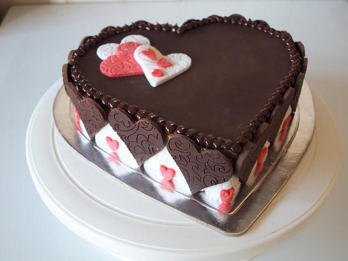 Modelling chocolate on chestnut cake
