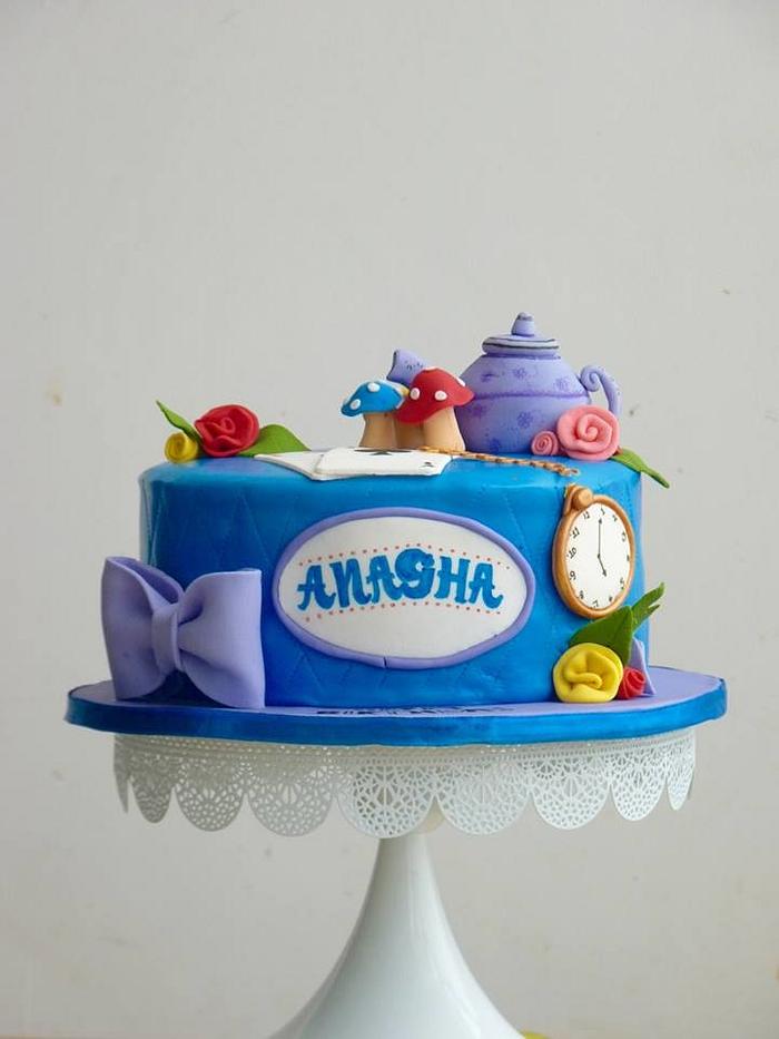 Alice In Wonderland cake!