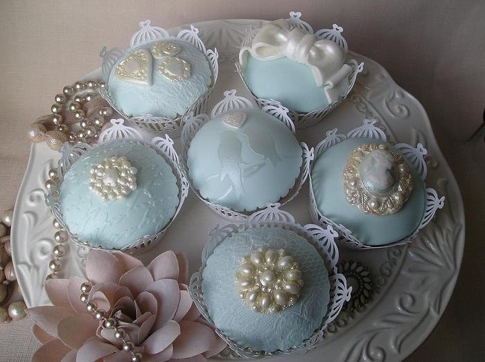 Ice Blue Vintage cupcakes