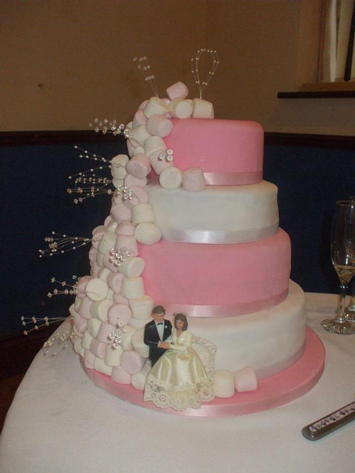 marshmellow fountain wedding cake