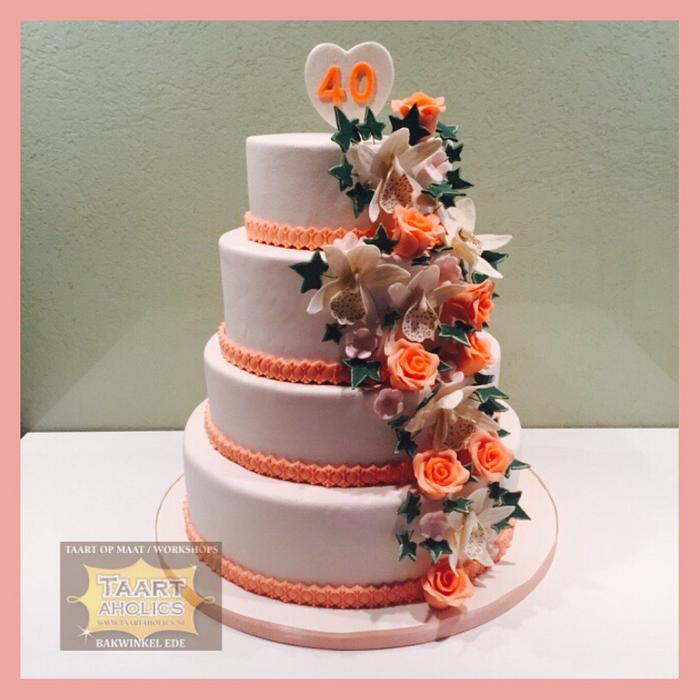 Weddingcake with a lot of sugarflowers! 