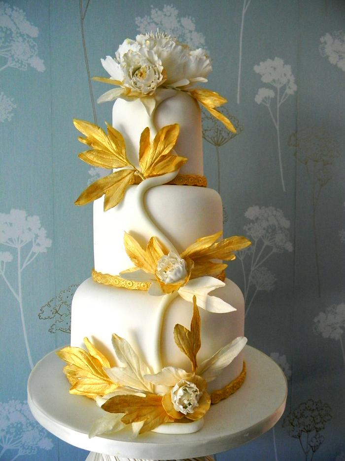 white and gold peonia wedding cake