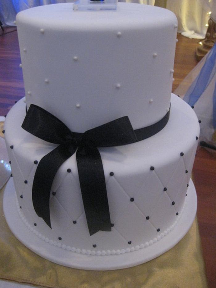 Simple Black and White Wedding cakes