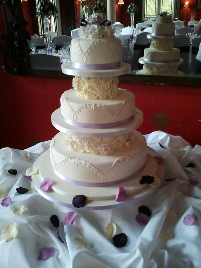 5 tier rose and piping cake