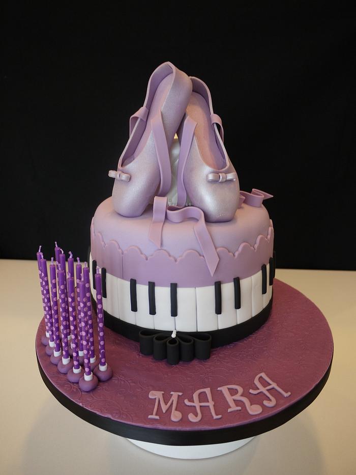 Ballet shoes cake