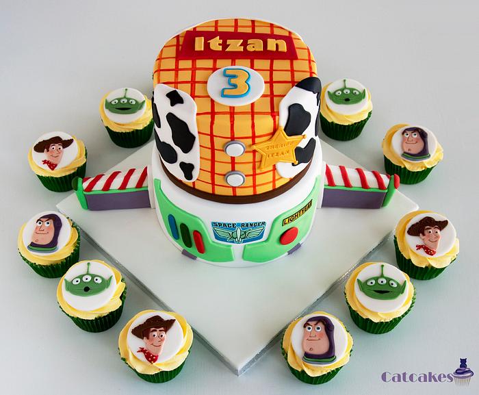 Toy Story cake with cupcakes