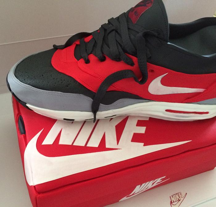 Nike runner & box!!