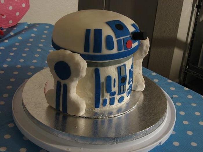 R2D2 Birthday Cake