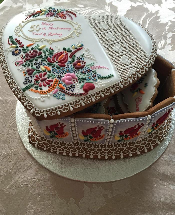 Gingerbread box with lid