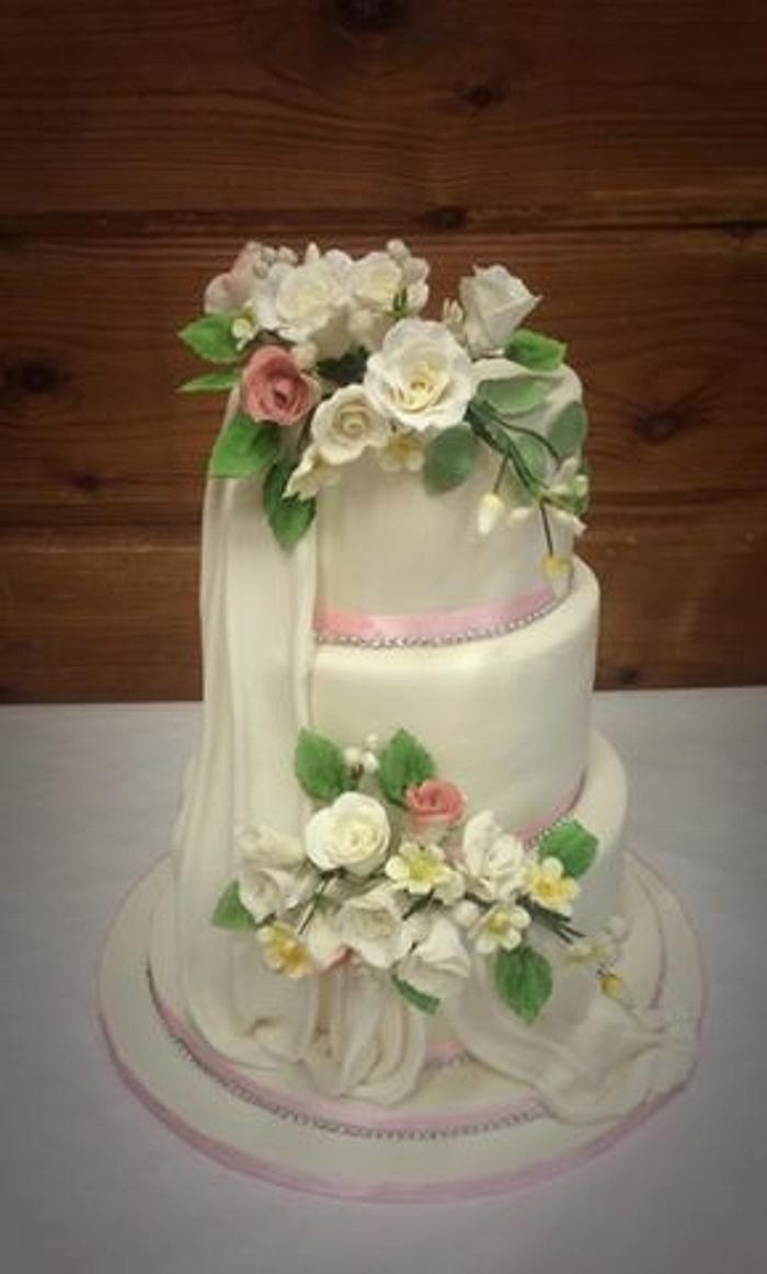 ivory and rose wedding cake