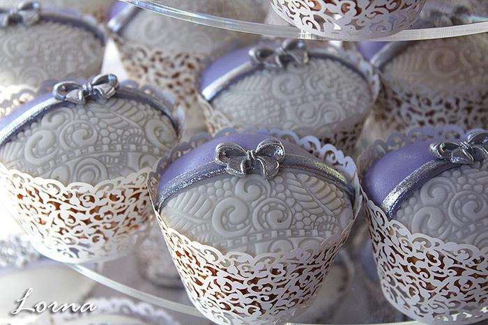 Wedding cupcakes - Decorated Cake by Lorna - CakesDecor