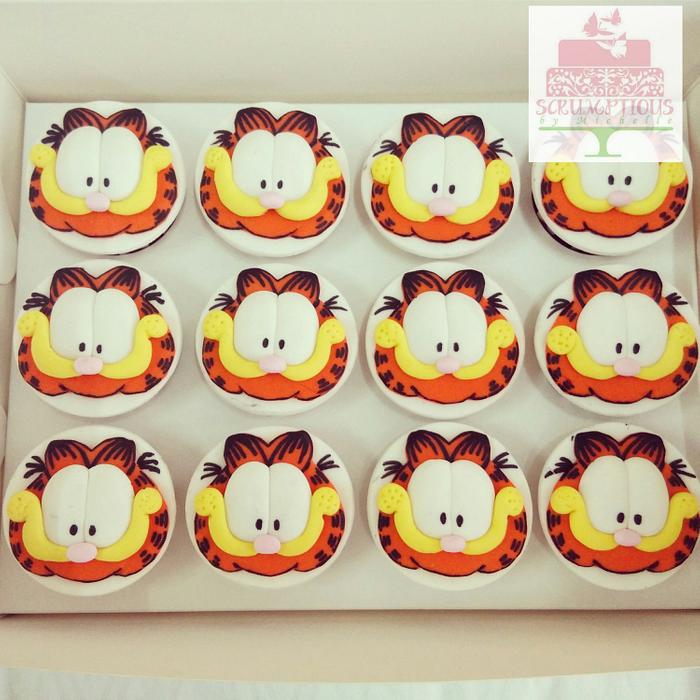 Garfield fondant topper cupcakes