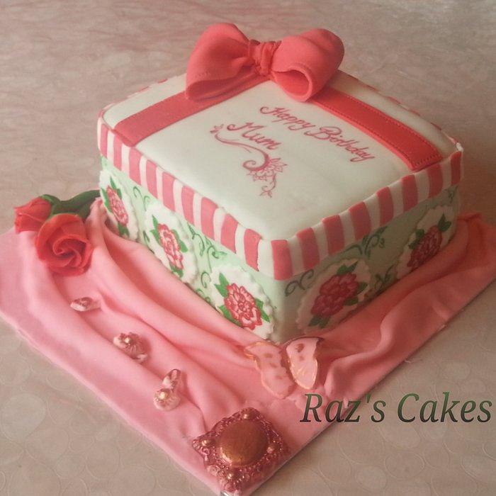 Roses gift box cake