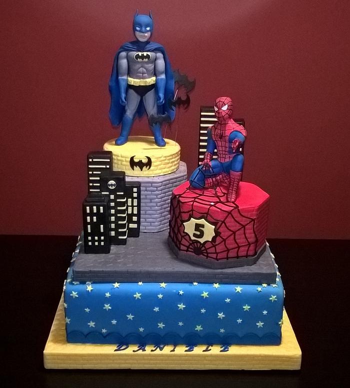 SUPEREROI - 5° compleanno Daniele - Decorated Cake by - CakesDecor