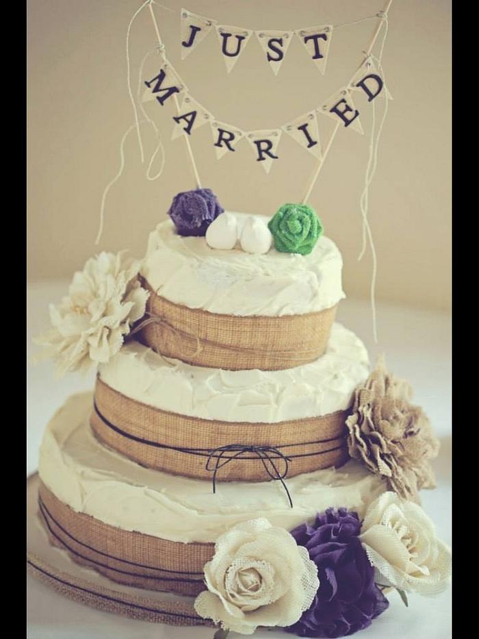 Burlap wedding cake 