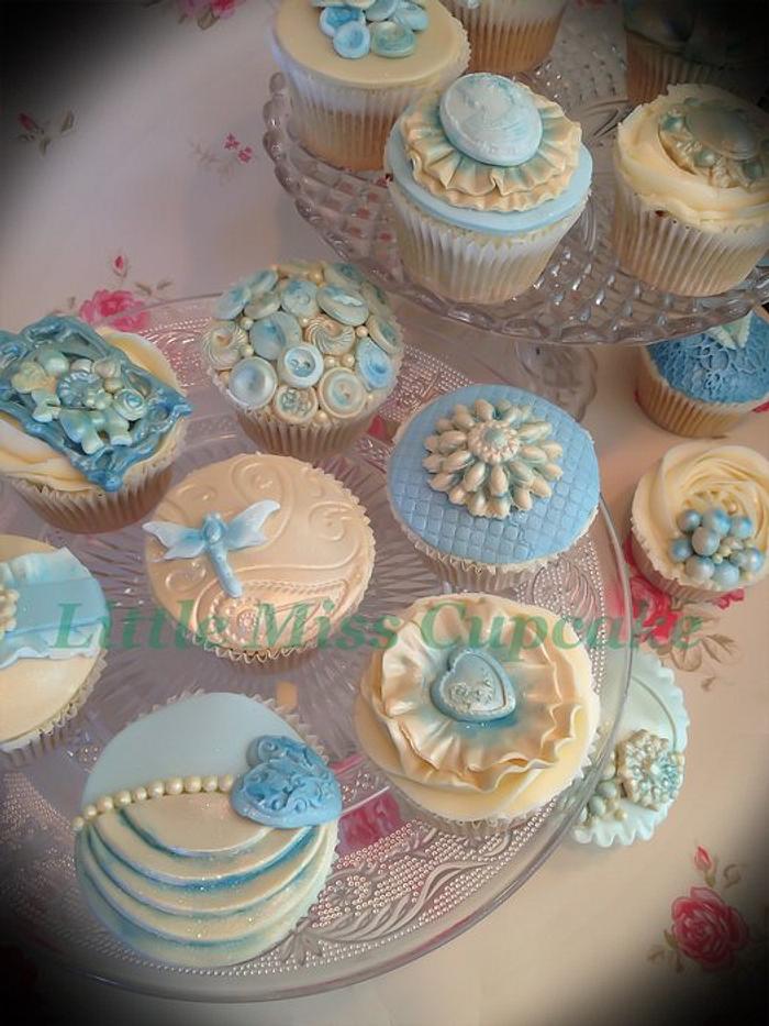 Vintage blue cupcakes