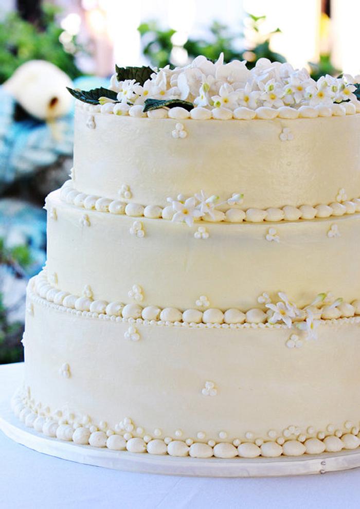 Roman Pillars and Drapes Wedding Cake – Yeners Way