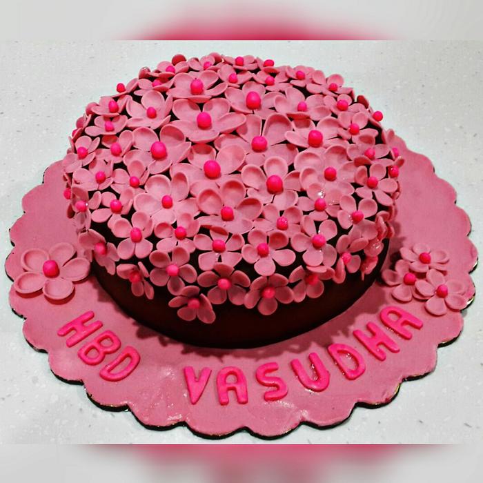 Pretty pink floral cake