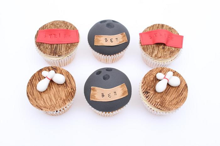 Bowling and Football cupcakes (plus tutorial)