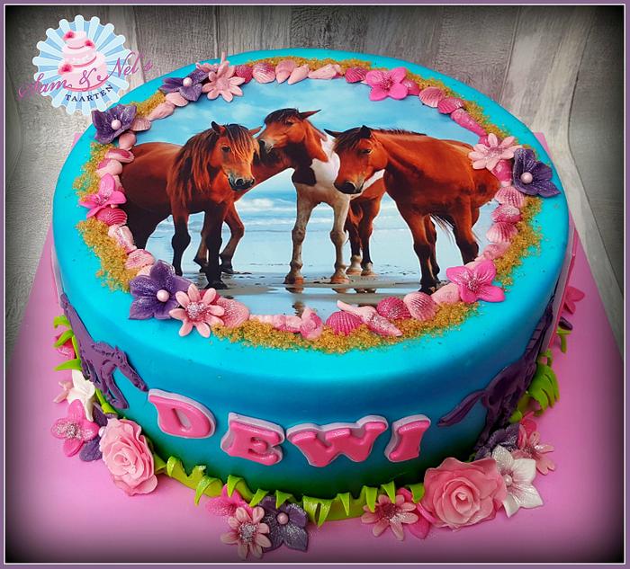 Edible print horses cake