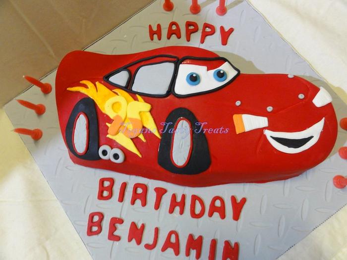 Lightening mcqueen cake