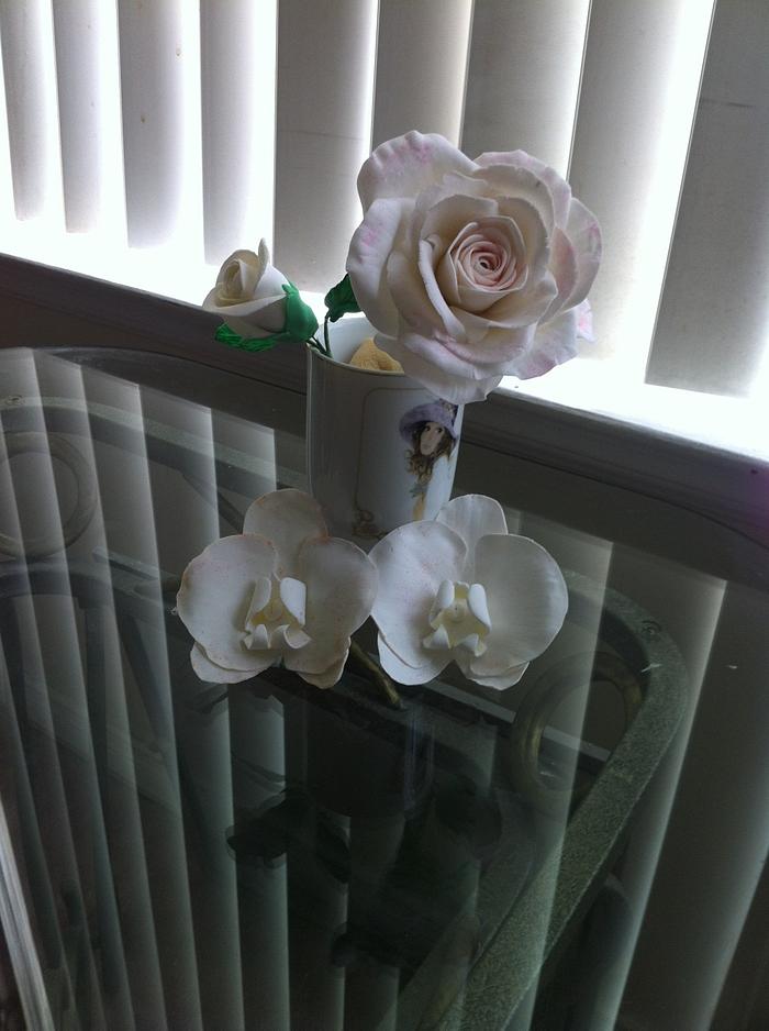 Roses and orchid in gum paste 