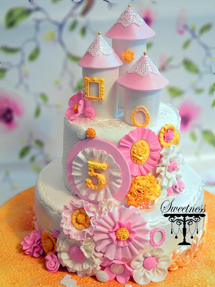 Woodland-inspired Wedding Cake Ideas : Fairytale Woodland Cake