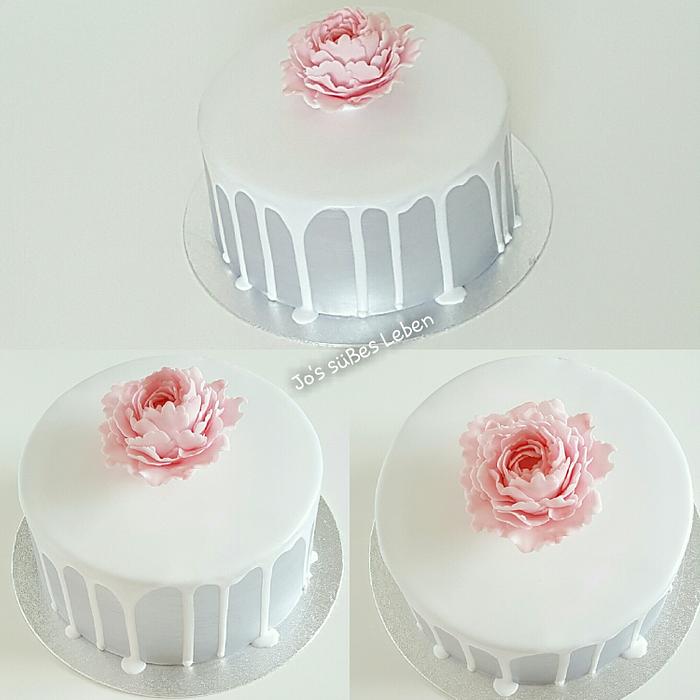 White & sliver wedding cake