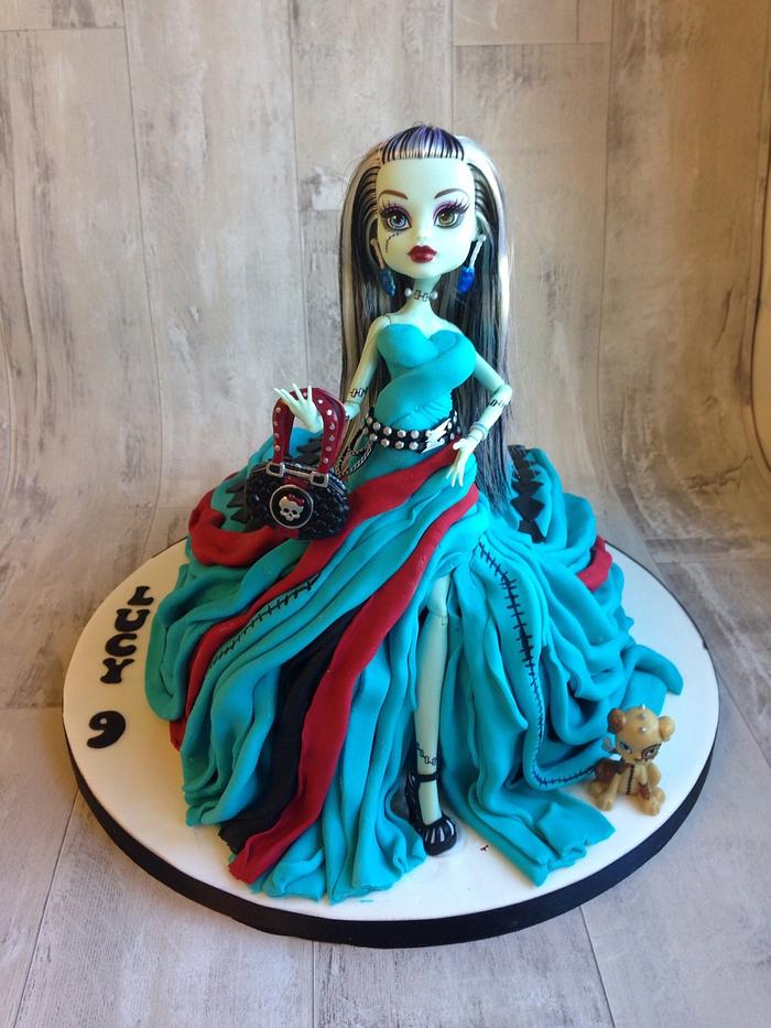 Frankie Stein monster high doll cake