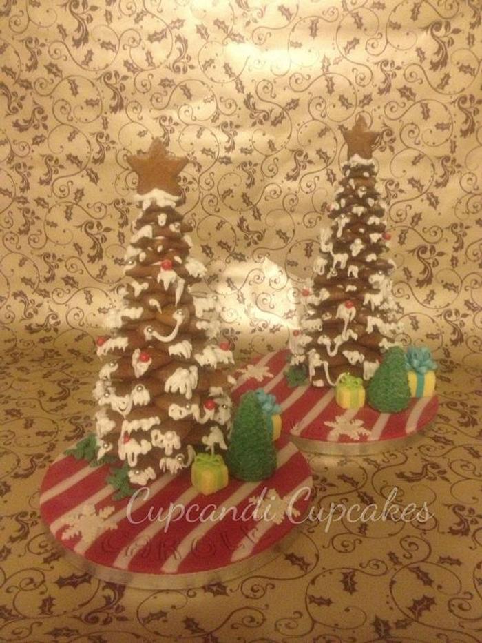 Gifts around a gingerbread tree 
