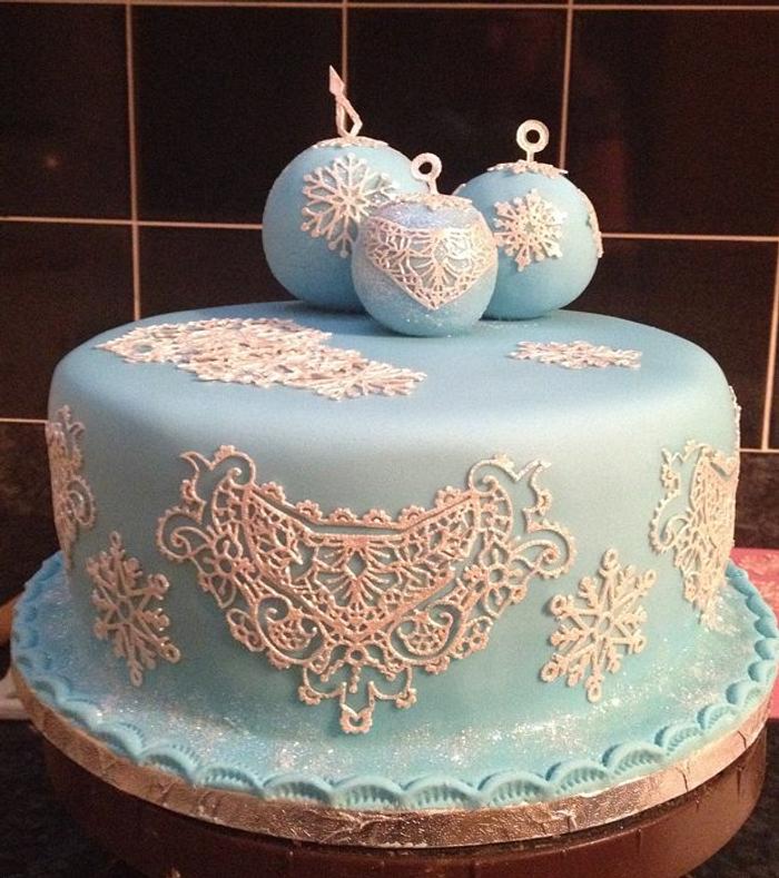 Bauble cake 