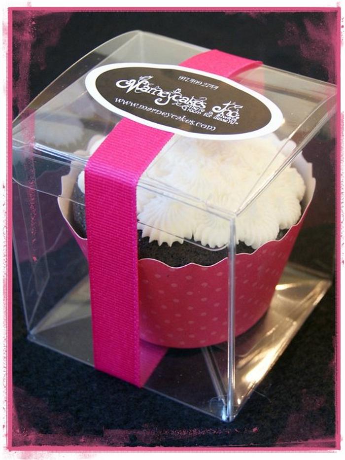 Hot pink boxed cupcake favor