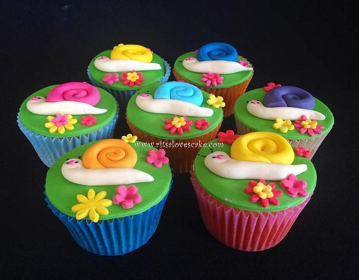 Snail cupcakes