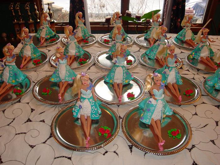 Barbie doll cupcakes