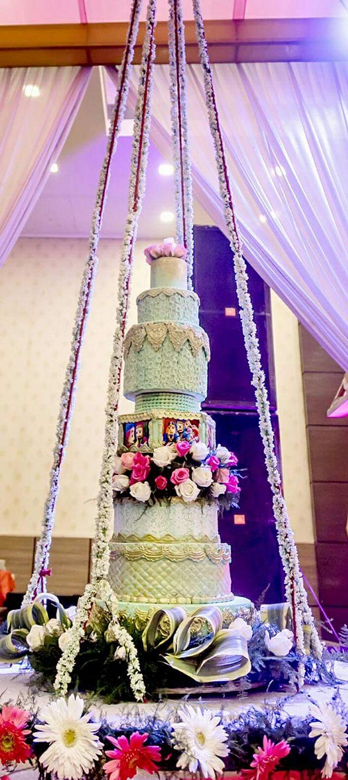 Giant wedding cake.. 