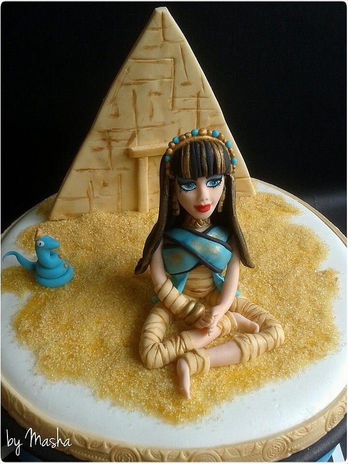 Cleo de nile monster high cake