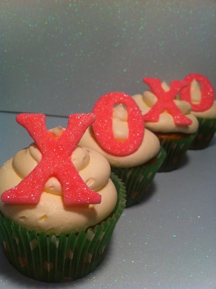 Hugs and Kisses Cupcake Toppers