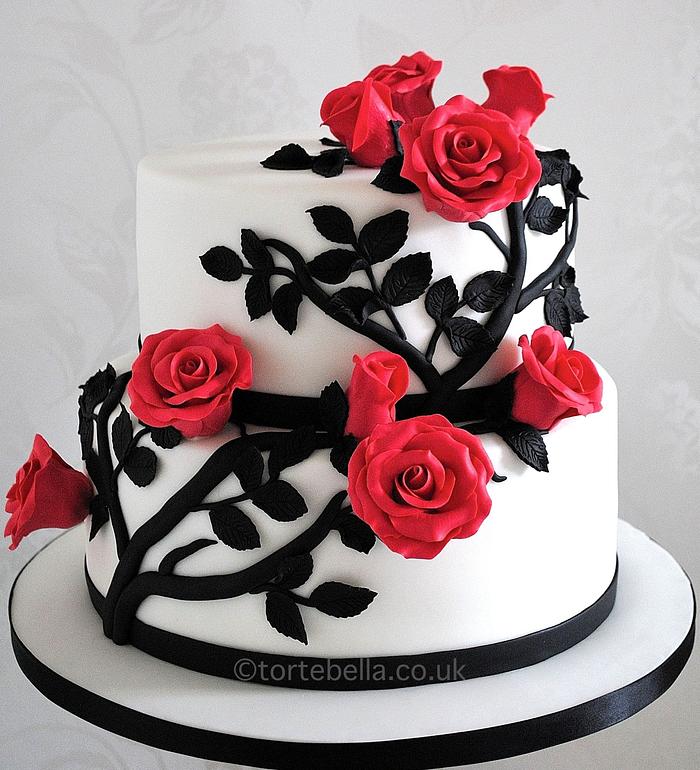 Monochrome wedding cake with Red roses