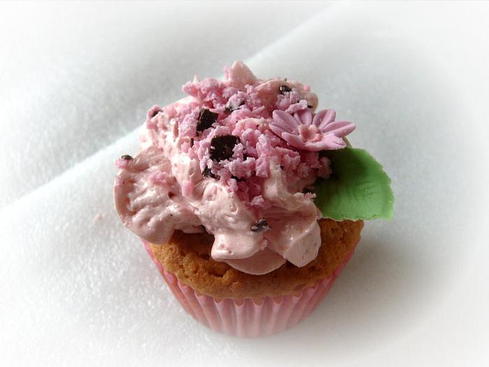 raspberry ruffle cupcake