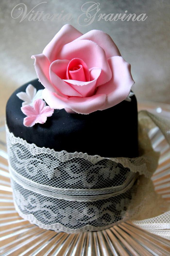 Vintage Mini Cake Pink and Black