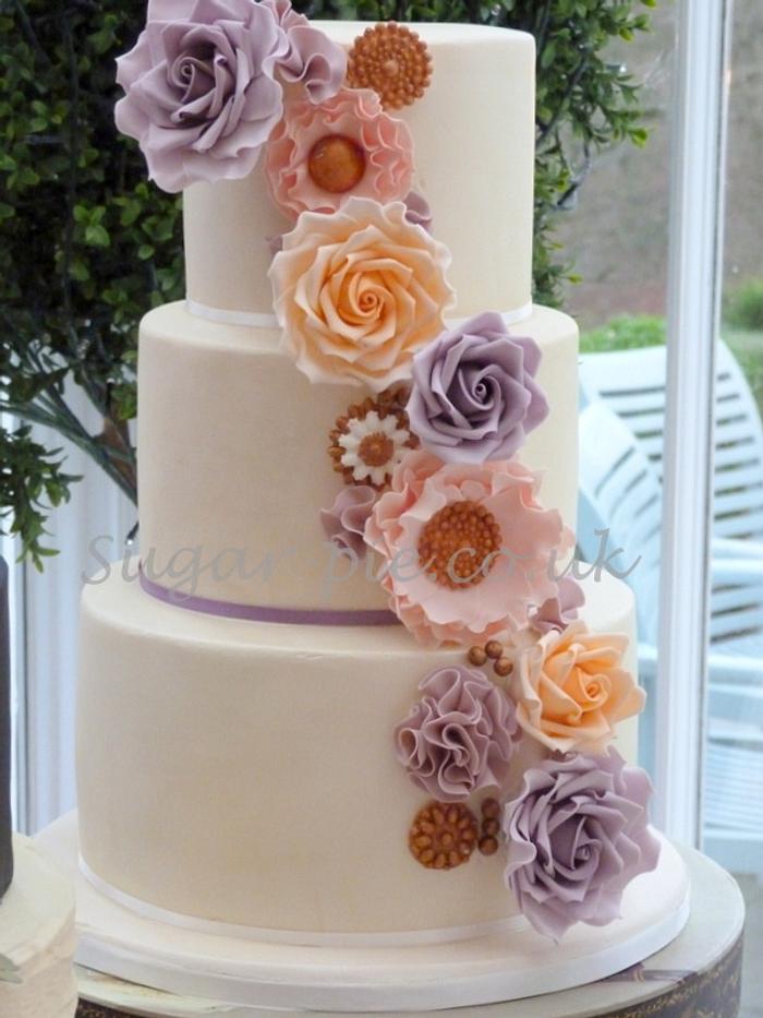 Lustre corsage wedding cake 