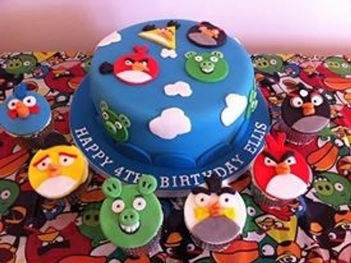 Angry birds birthday cake and cupcakes